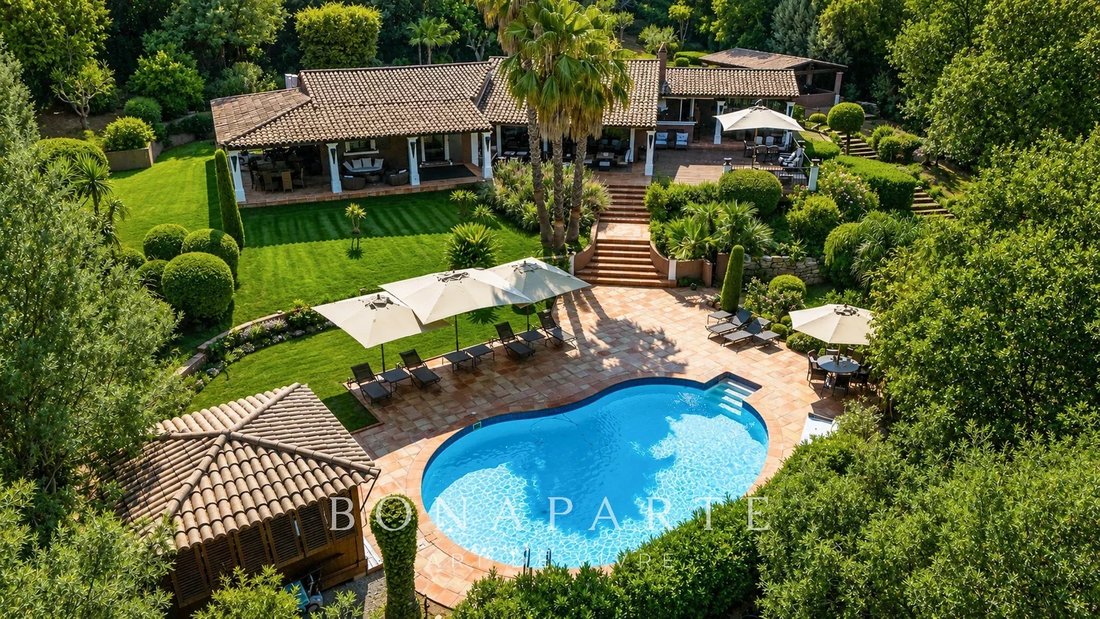 Villa in Gassin, Provence-Alpes-Côte d'Azur, France 1 - 18438041