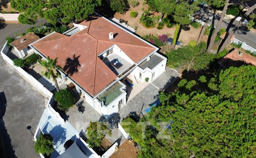 Villa in Est, Borgo, France 1