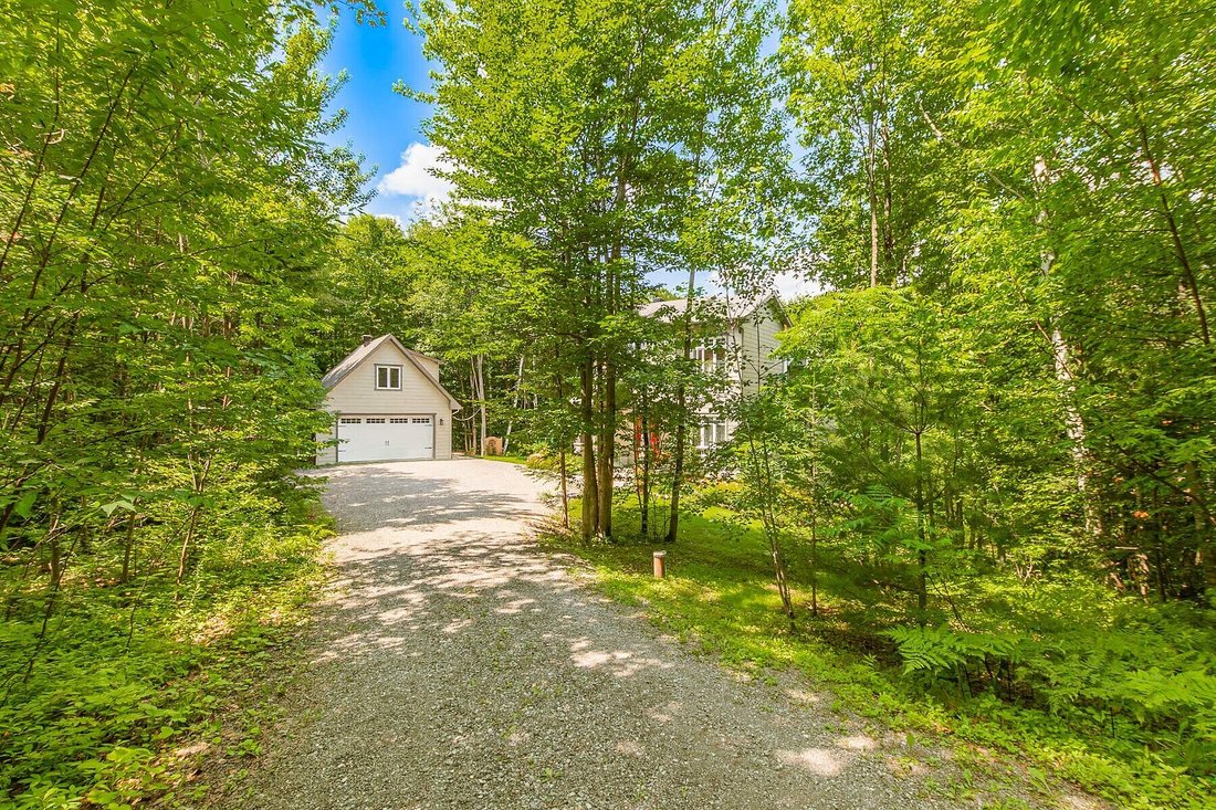 House in Gore, Quebec, Canada 3 - 18440911