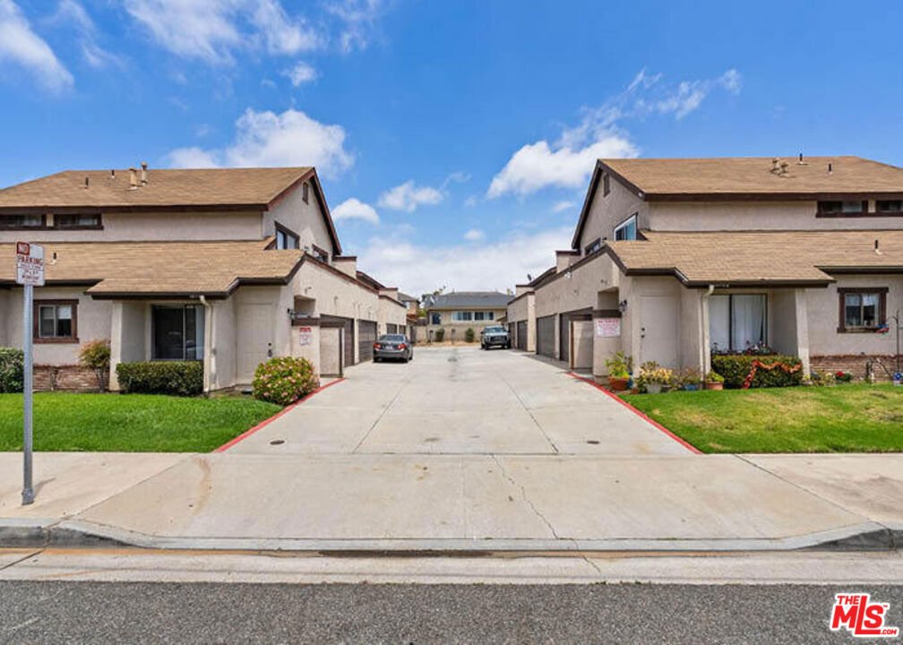 Huntington Beach, California, United States 1 - 18439194