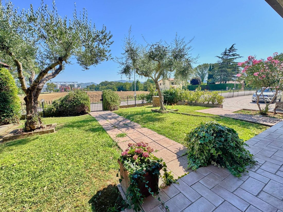 House in Bastia Umbra, Umbria, Italy 3 - 18115380