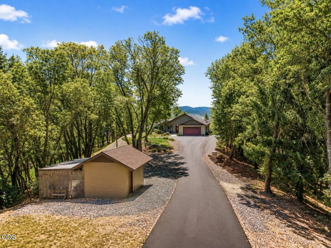 House in Grants Pass, Oregon, United States 2 - 18439751