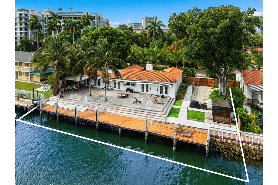 House in Miami, Florida, United States 1 - 18294974