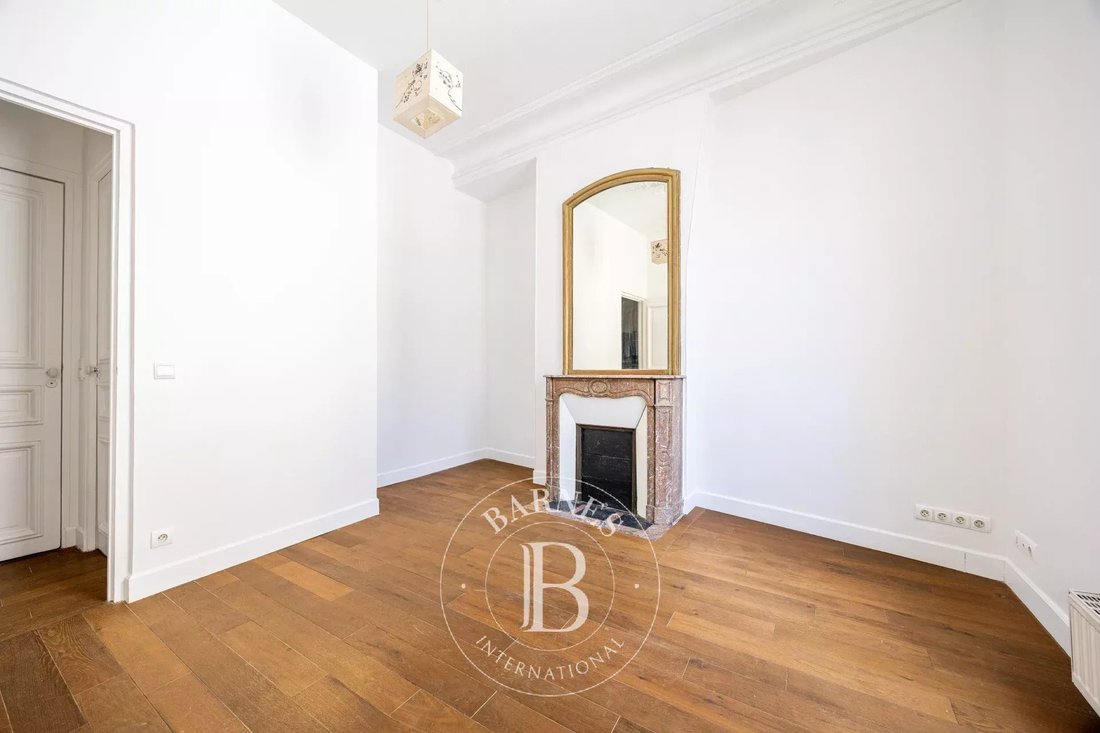 Apartment in Elysées-Madeleine, Paris 8e Arrondissement, Paris 2 - 18438190