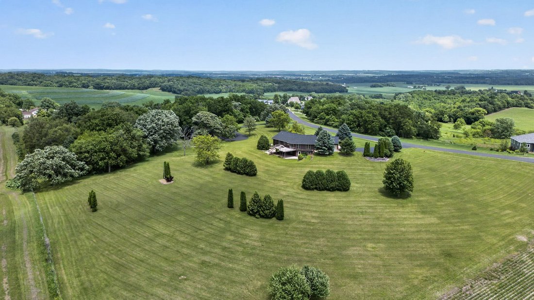 House in Montrose, Wisconsin, United States 2 - 18436171