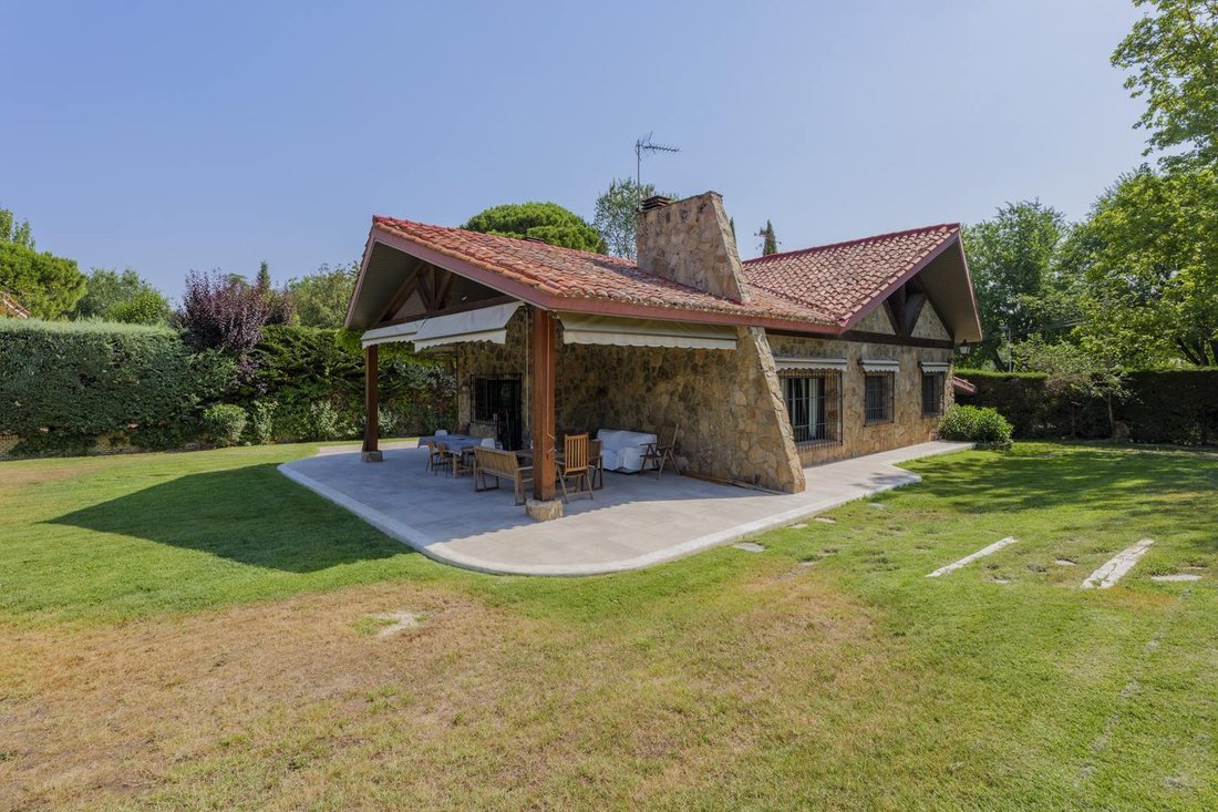Villa in Somosaguas, Pozuelo de Alarcon, Comunidad de Madrid 3 - 18437631