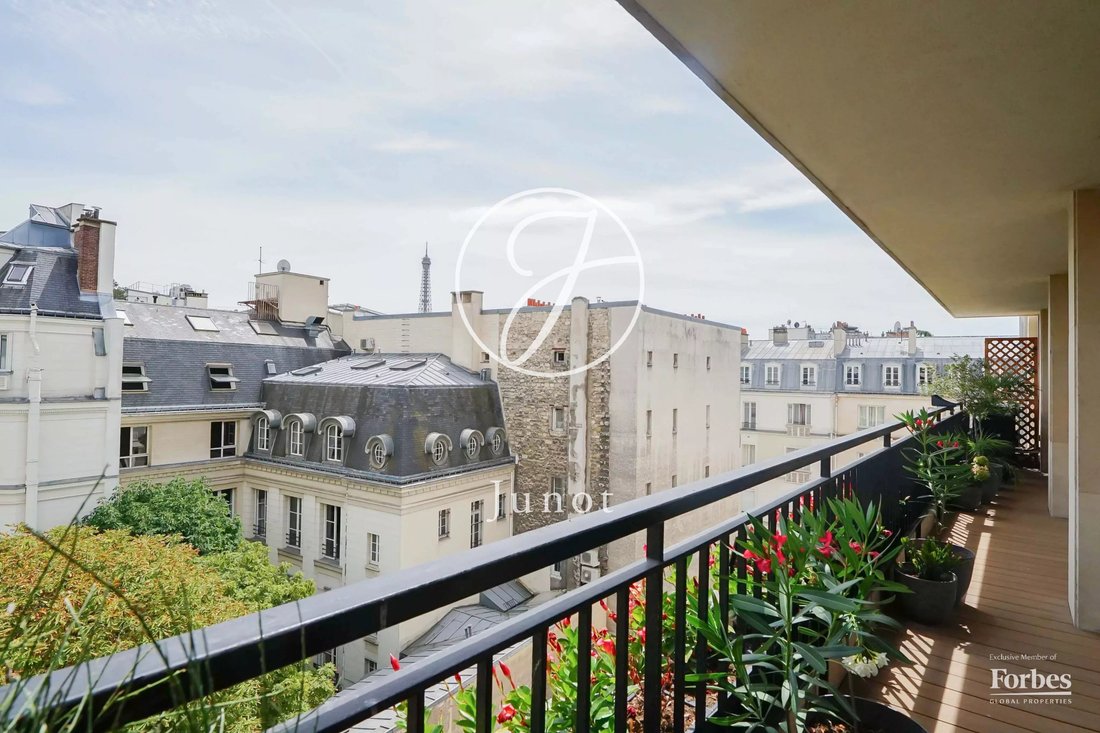Apartment in Triangle d'Or, Paris 8e Arrondissement, Paris 2 - 18436237