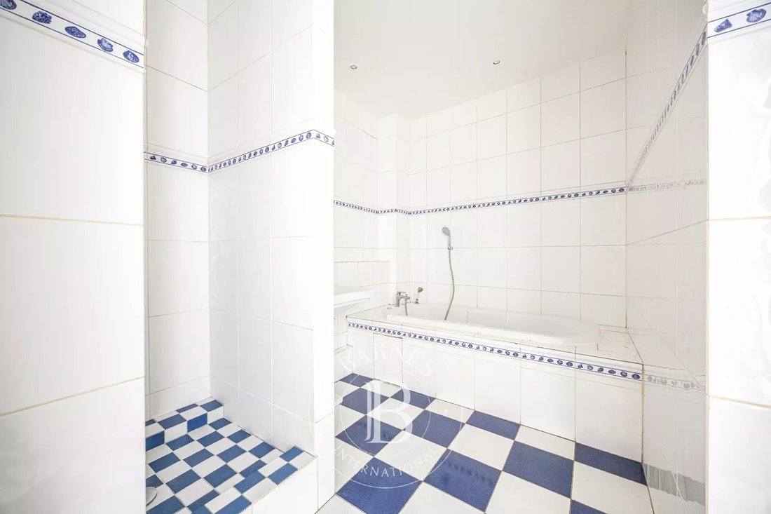 Apartment in Elysées-Madeleine, Paris 8e Arrondissement, Paris 5 - 18438190