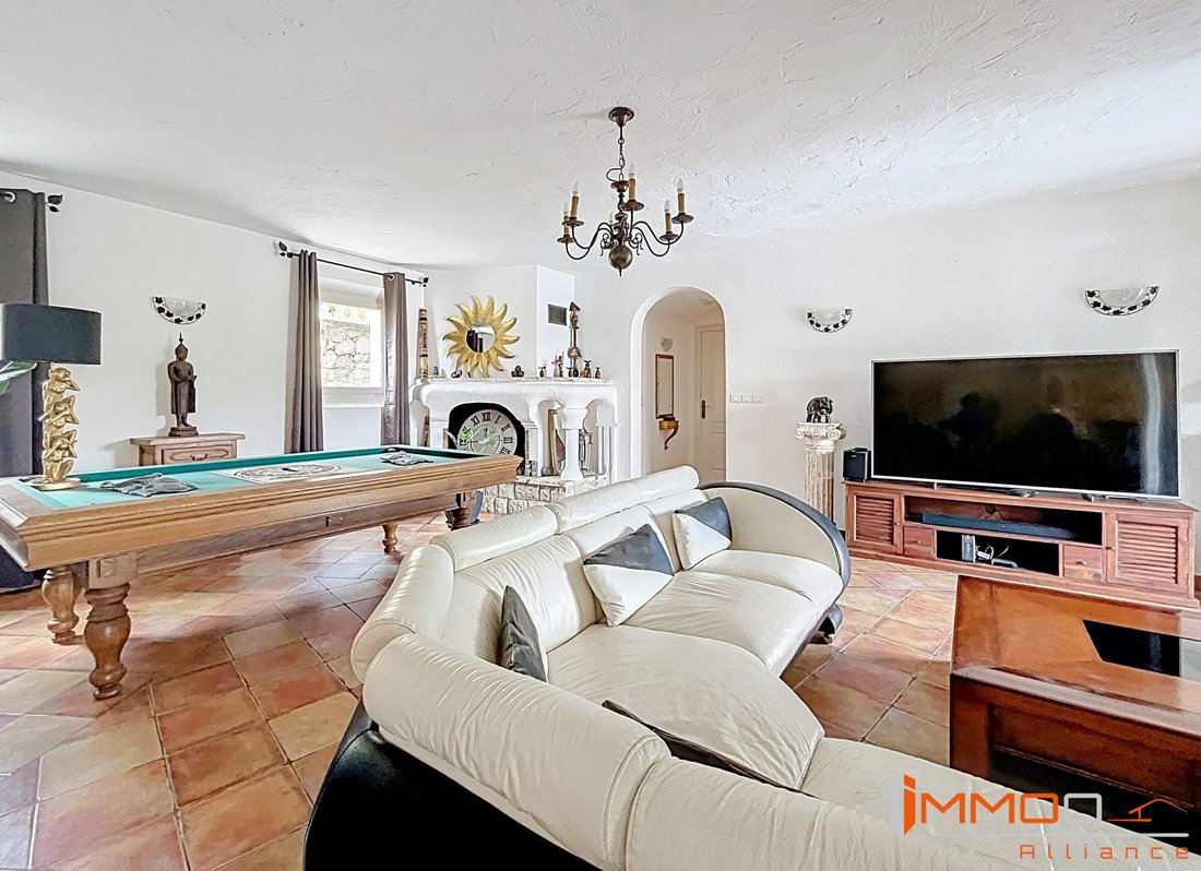 Villa in Saint-Paul-en-Forêt, Provence-Alpes-Côte d'Azur, France 4 - 18441761
