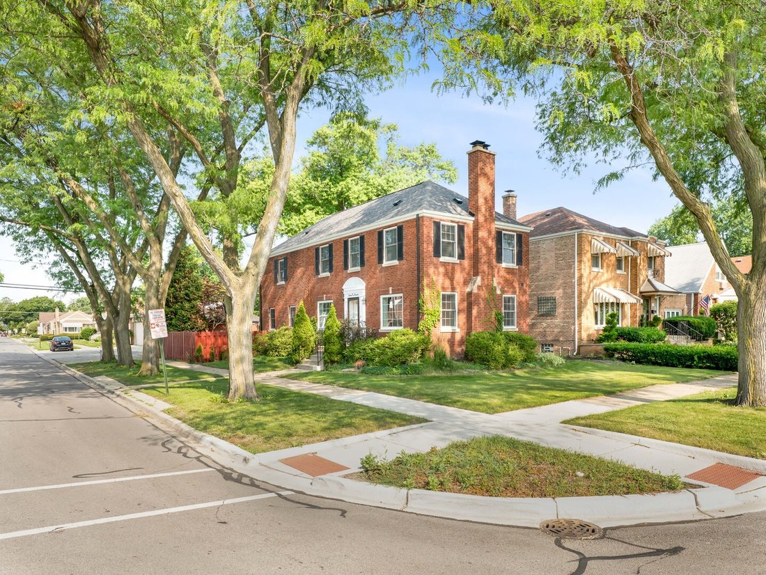 House in Elmwood Park, Illinois, United States 2 - 18440333