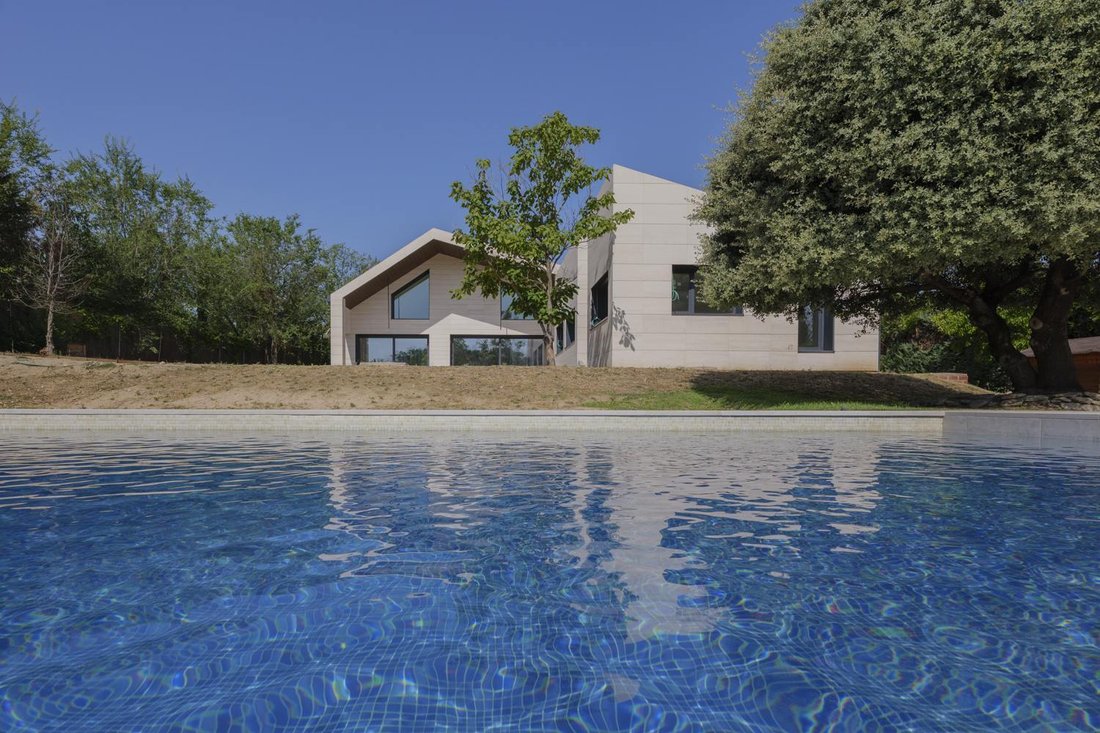 Villa in Somosaguas, Pozuelo de Alarcon, Comunidad de Madrid 2 - 18437631