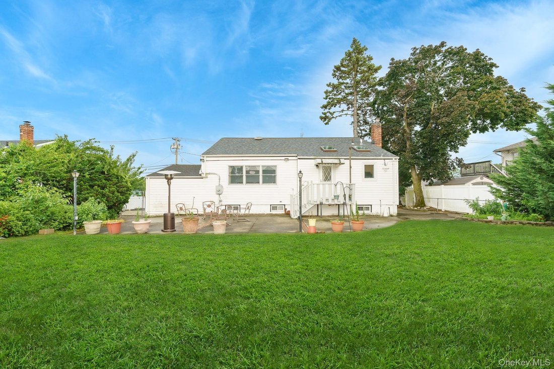 House in Massapequa, New York, United States 4 - 18437572