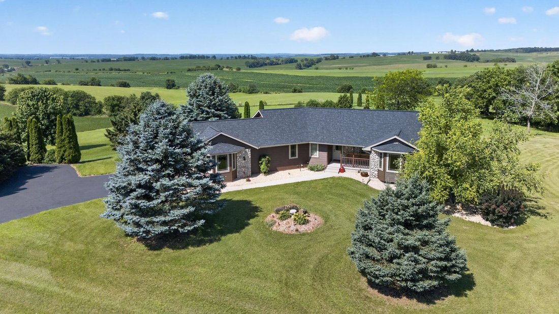 House in Montrose, Wisconsin, United States 4 - 18436198