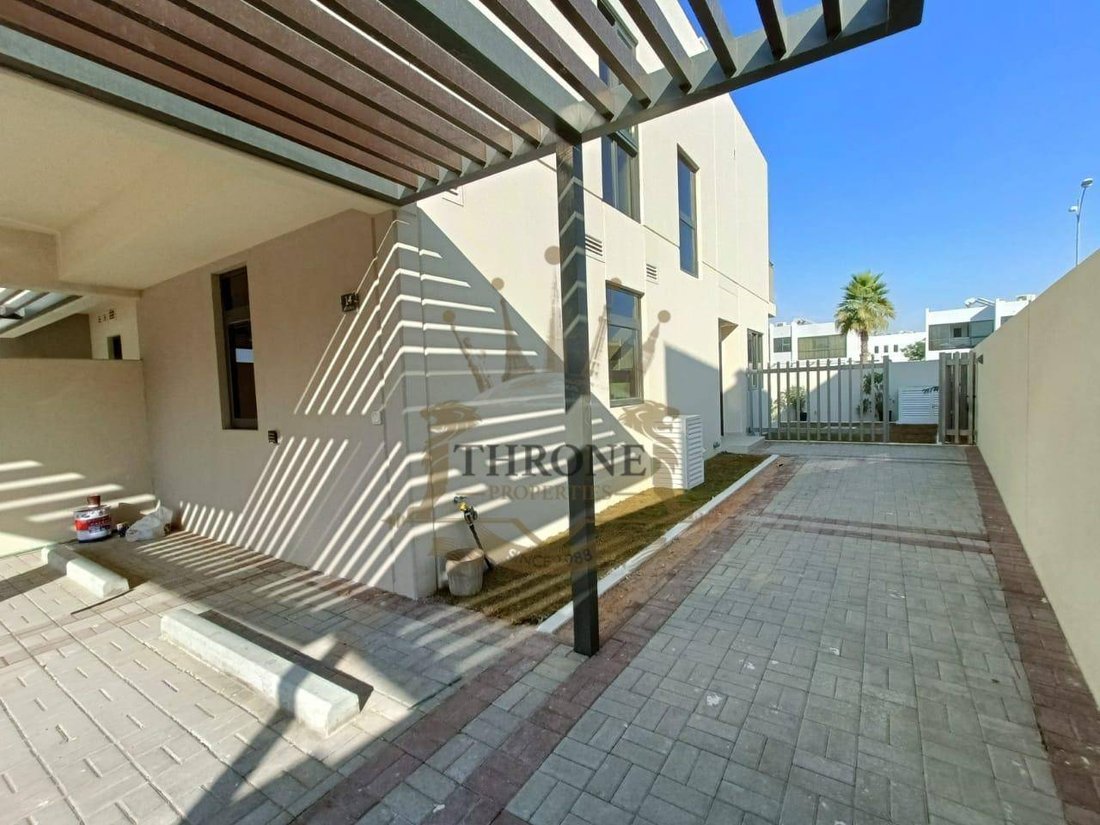 Townhouse in Damac Hills 2, Dubai, United Arab Emirates 4 - 18436665