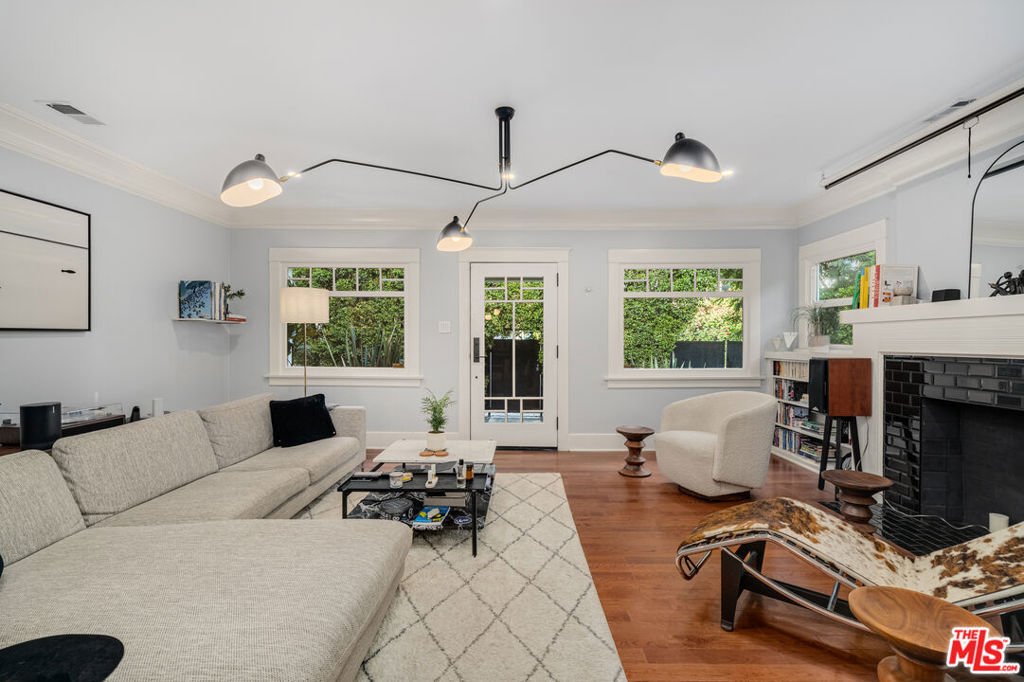 Los Angeles, California, United States 5 - 18439147