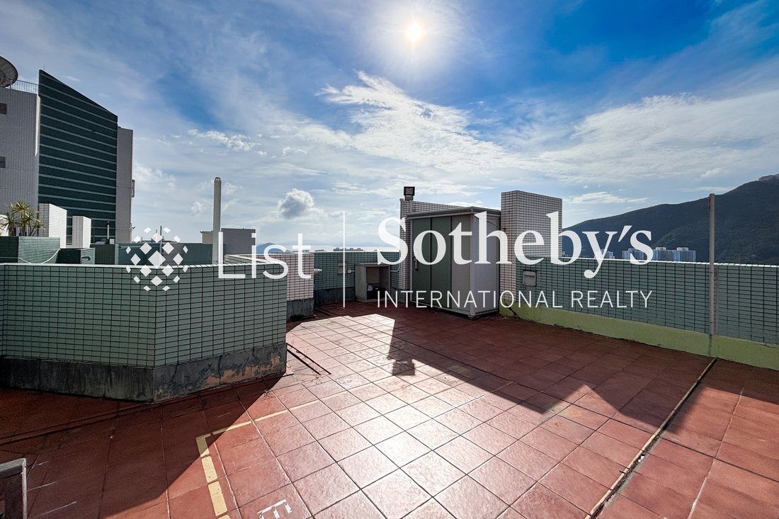 Apartment in Ap Lei Chau, Hong Kong 2 - 18411782