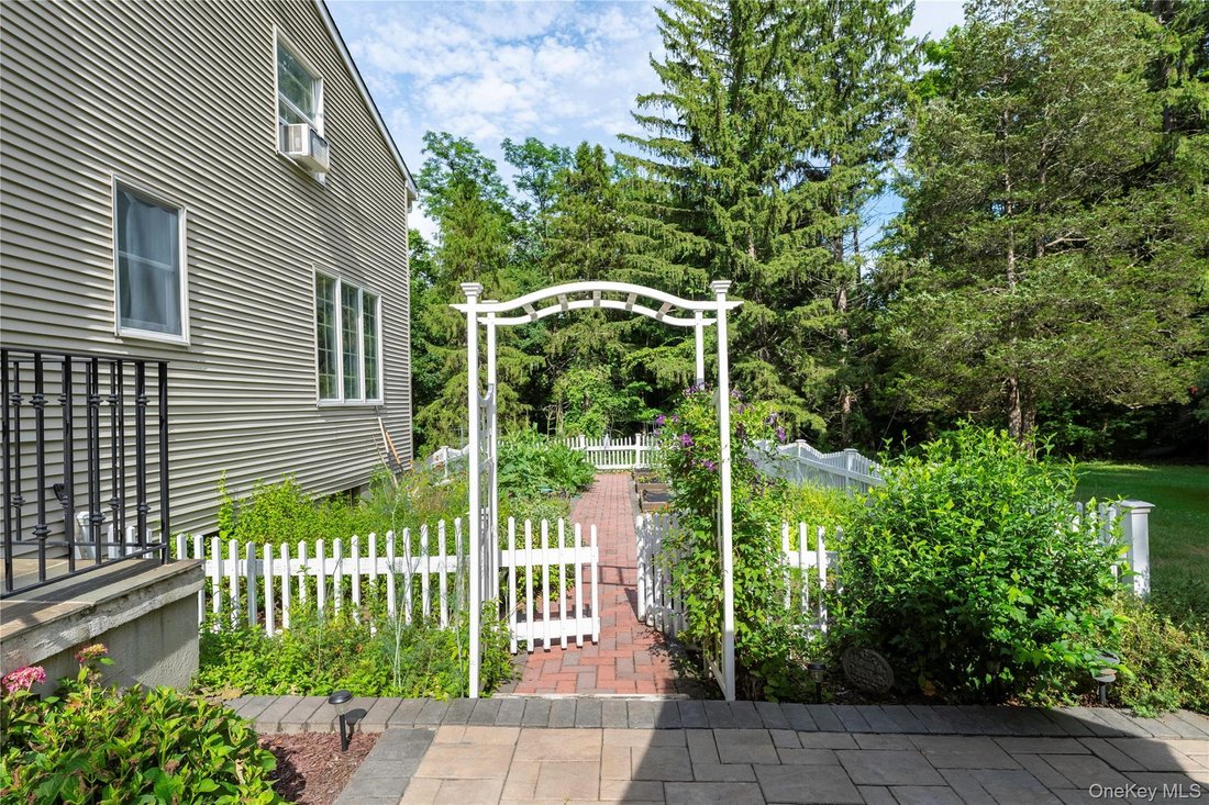 House in Pleasant Valley, New York, United States 3 - 18440519