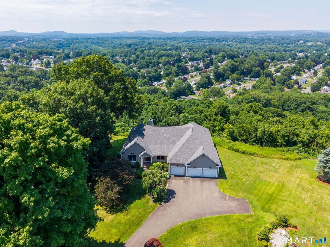 House in Newington, Connecticut, United States 4 - 18441445
