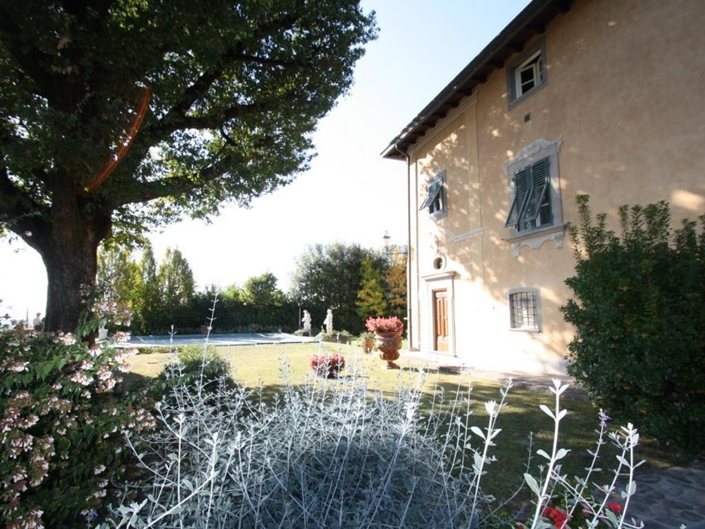 Villa in Historic Center, Lucca, Tuscany 1 - 18439144