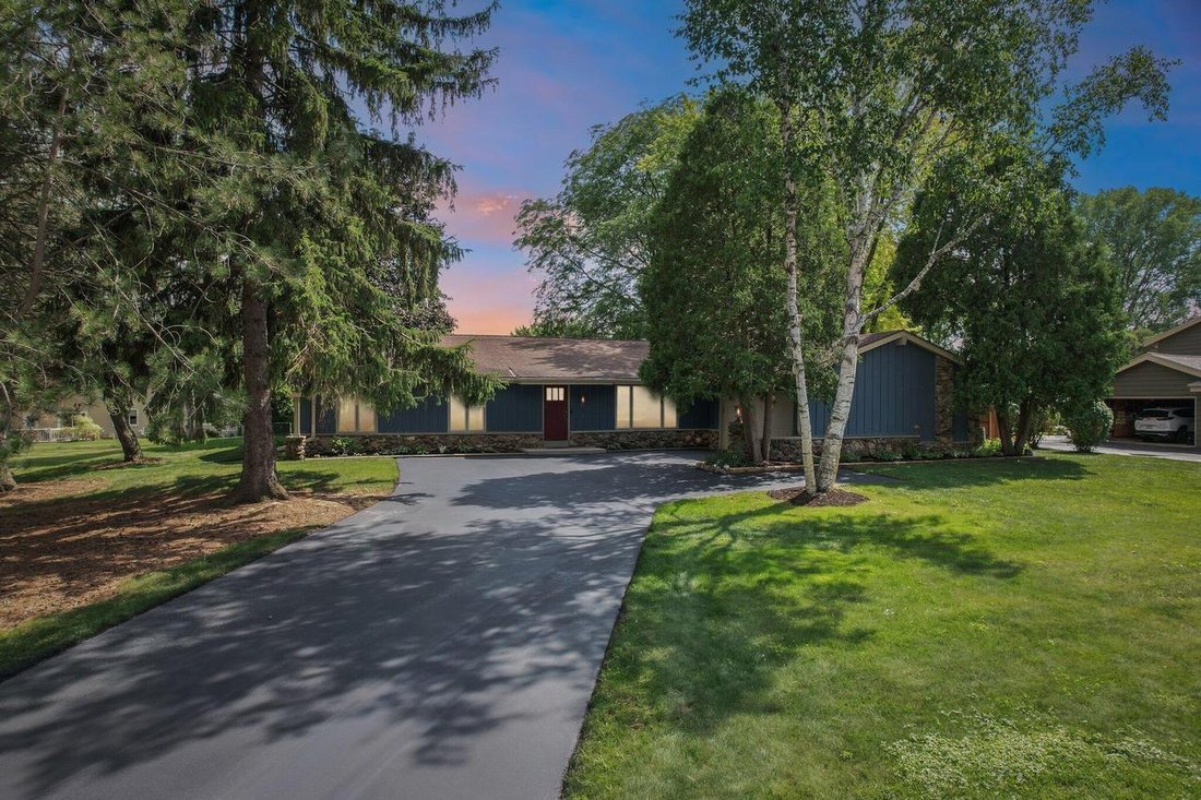 House in Brookfield, Wisconsin, United States 4 - 18442247