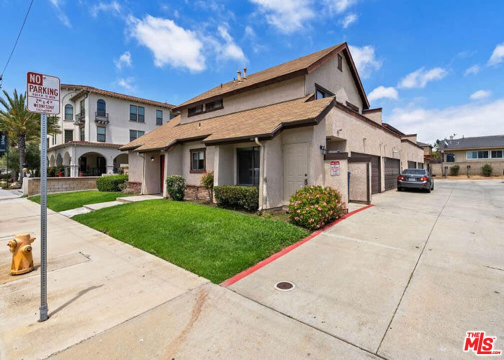 Huntington Beach, California, United States 4 - 18439194