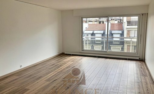Apartment in Perouses, Paris, Ile-de-France 1