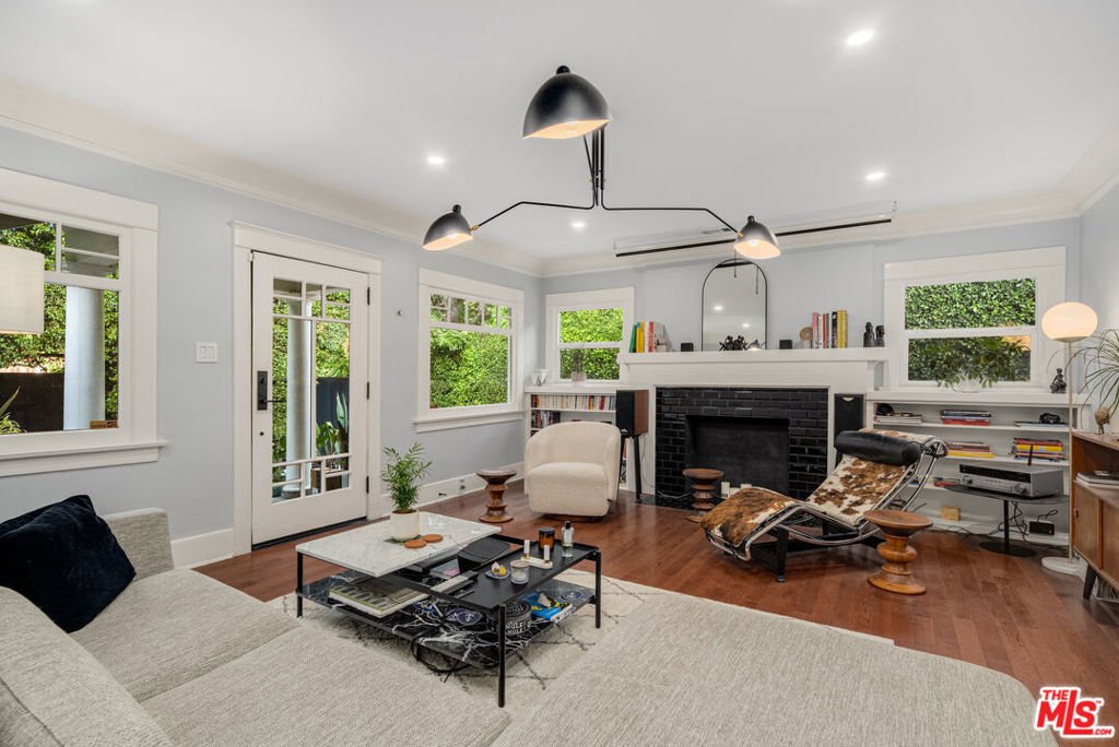 Los Angeles, California, United States 4 - 18439147