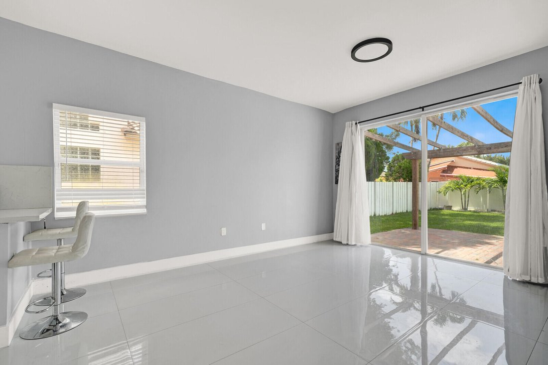 House in Pembroke Pines, Florida, United States 5 - 18436730