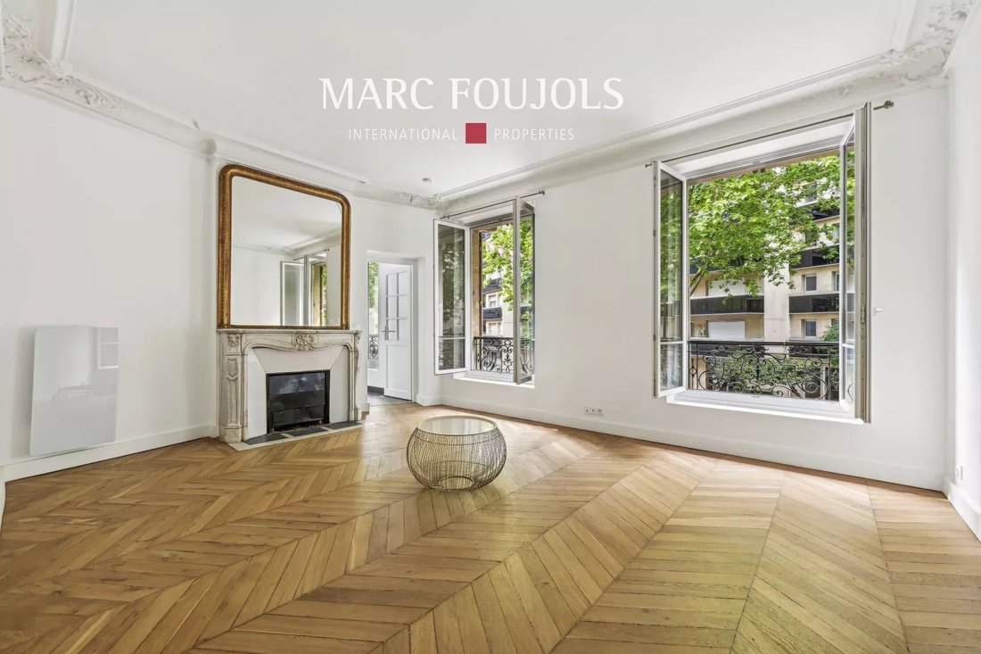 Apartment in Auteuil Nord, Paris 16e Arrondissement, Paris 3 - 18438227