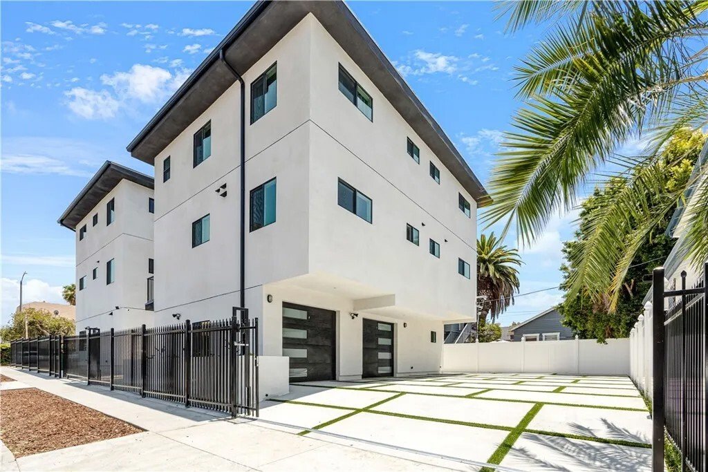 Los Angeles, California, United States 2 - 18442950