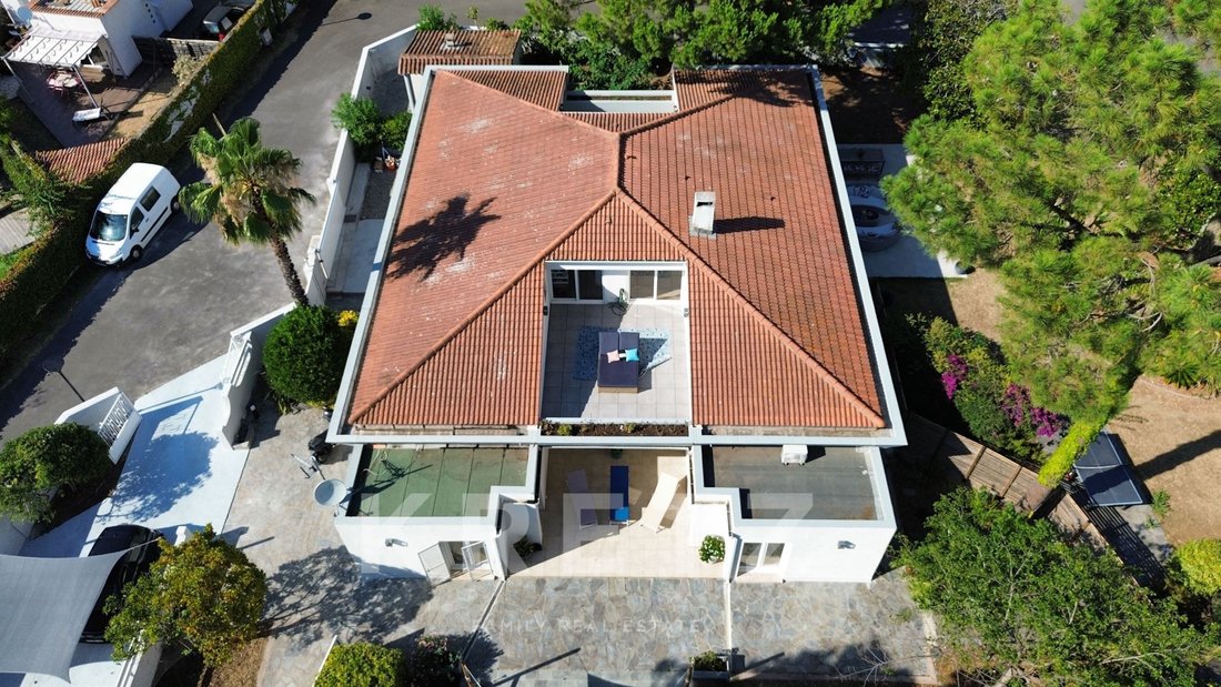 Villa in Est, Borgo, France 2 - 18441096