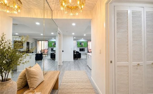 Condo in Beverly Hills, California, United States 1