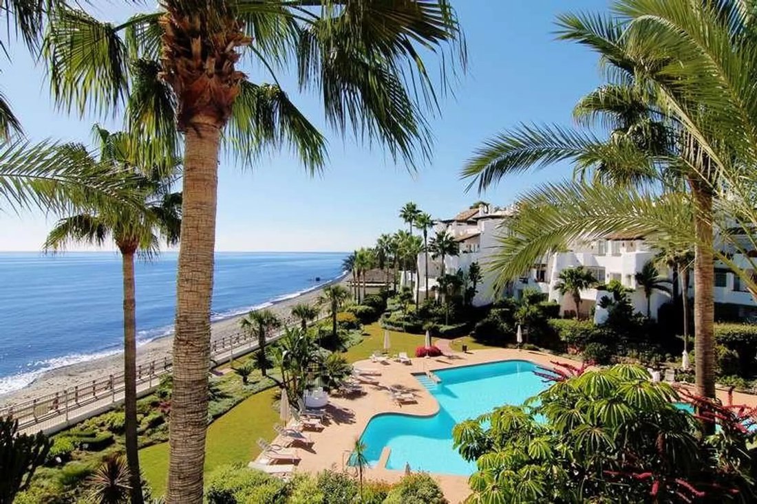 Apartment in Puerto Banus, Marbella, Spain 1 - 18439278