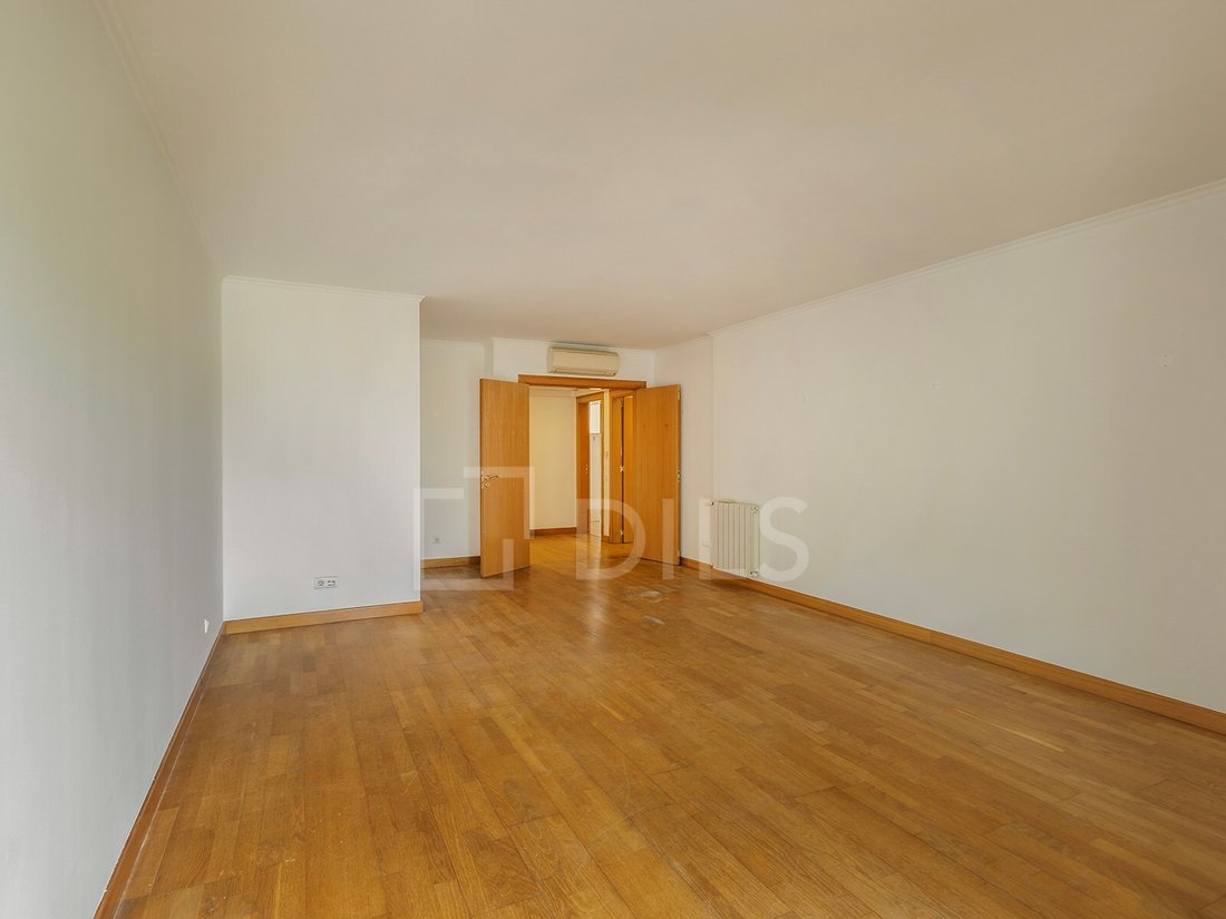 Apartment in Campolide, Lisbon, Portugal 5 - 18123847