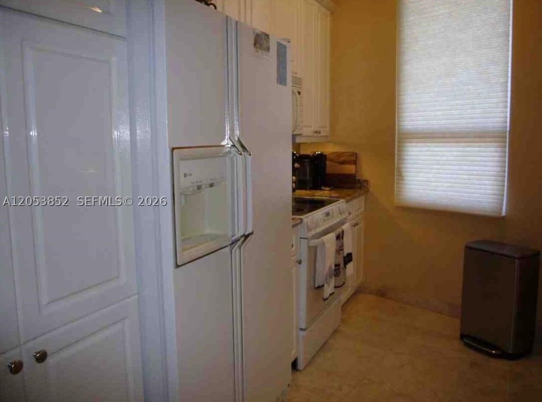 Condo in Miami, Florida, United States 5 - 18442673
