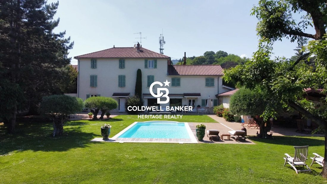 Estate in Collonges-au-Mont-d'Or, Auvergne-Rhône-Alpes, France 1 - 18437968