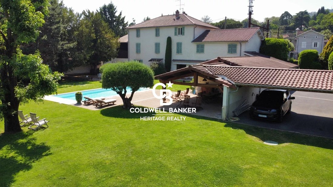 Estate in Collonges-au-Mont-d'Or, Auvergne-Rhône-Alpes, France 2 - 18437968