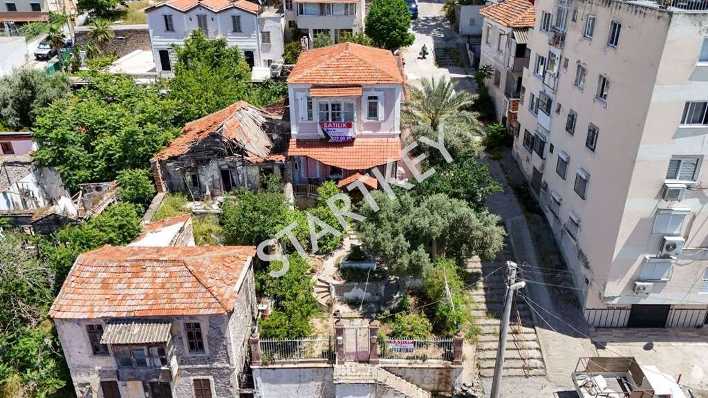 Estate in İzmir, İzmir, Turkey 2 - 18437734
