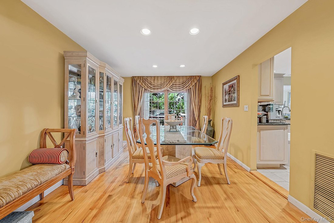 House in Merrick, New York, United States 4 - 18440437