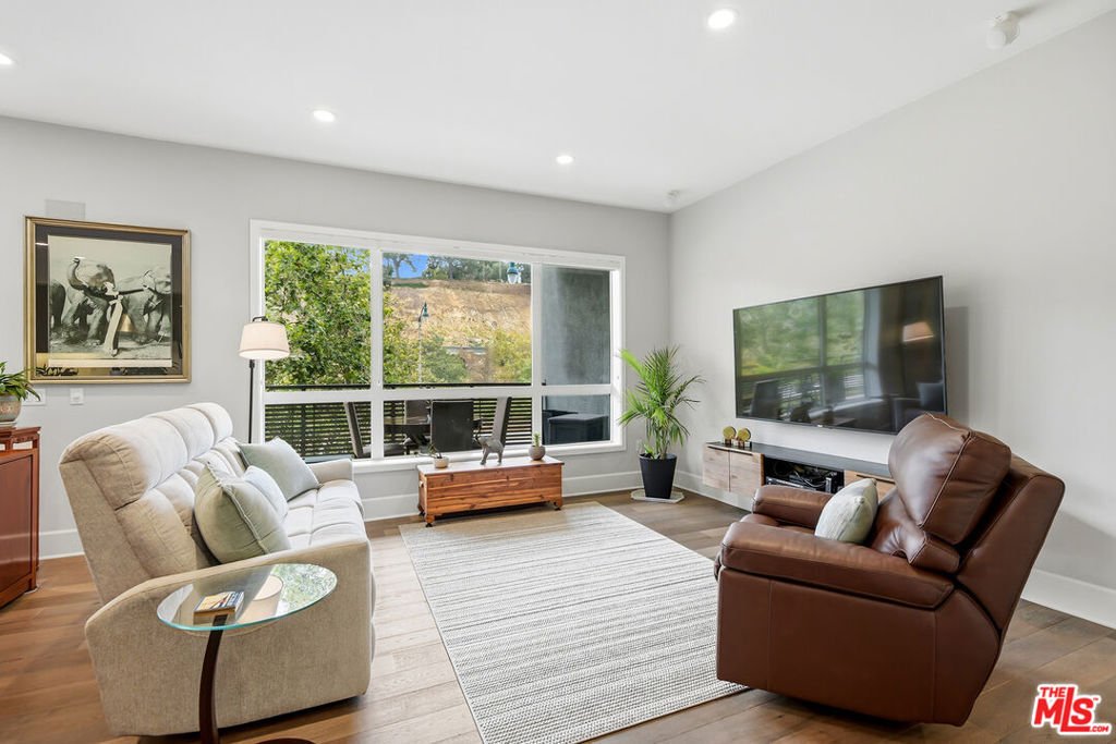 Condo in Los Angeles, California, United States 5 - 18442332