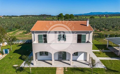 Villa in Bibbona, Tuscany, Italy 1