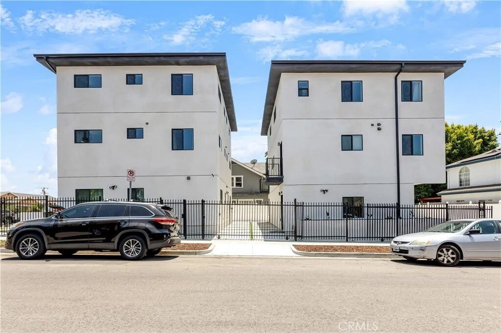 Los Angeles, California, United States 3 - 18442950
