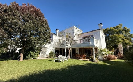 House in La Lonja, Buenos Aires Province, Argentina 1