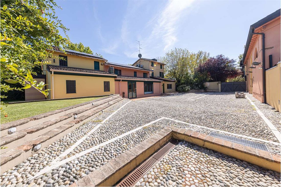 Villa in Vaciglio - Portile - Mugnano, Modena, Emilia-Romagna 1 - 18439061