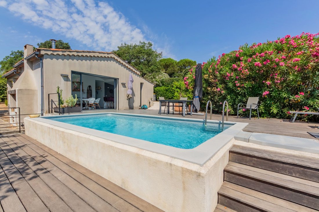 Villa in Grimaud, Provence-Alpes-Côte d'Azur, France 2 - 18437759