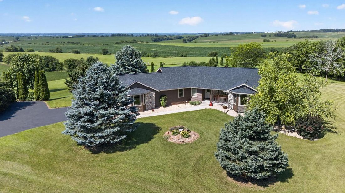 House in Montrose, Wisconsin, United States 1 - 18436606