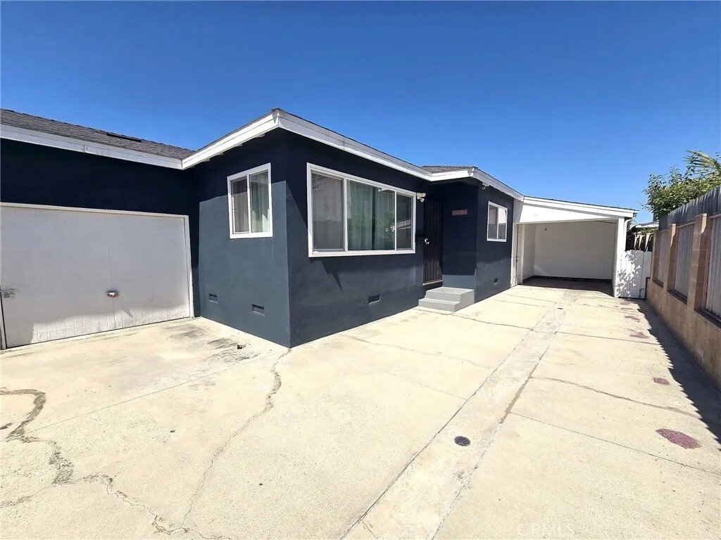 Lawndale, California, United States 5 - 18442969