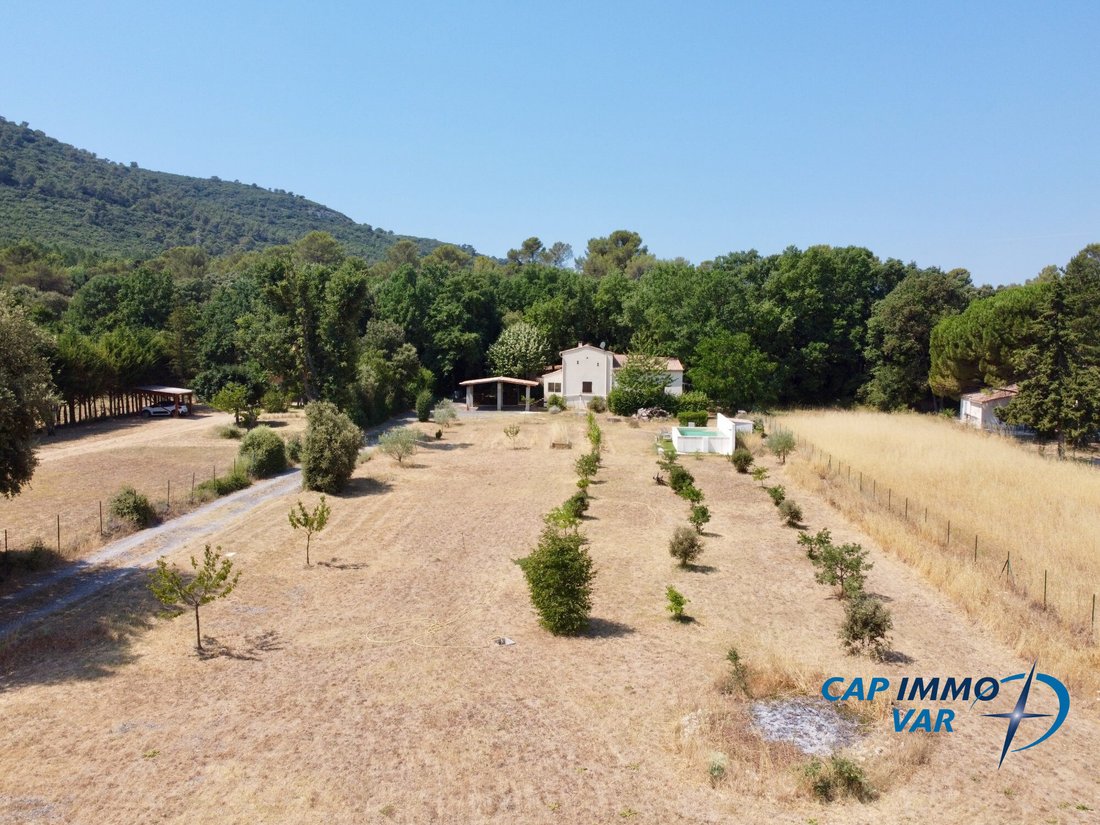 Villa in Signes, Provence-Alpes-Côte d'Azur, France 2 - 16822521