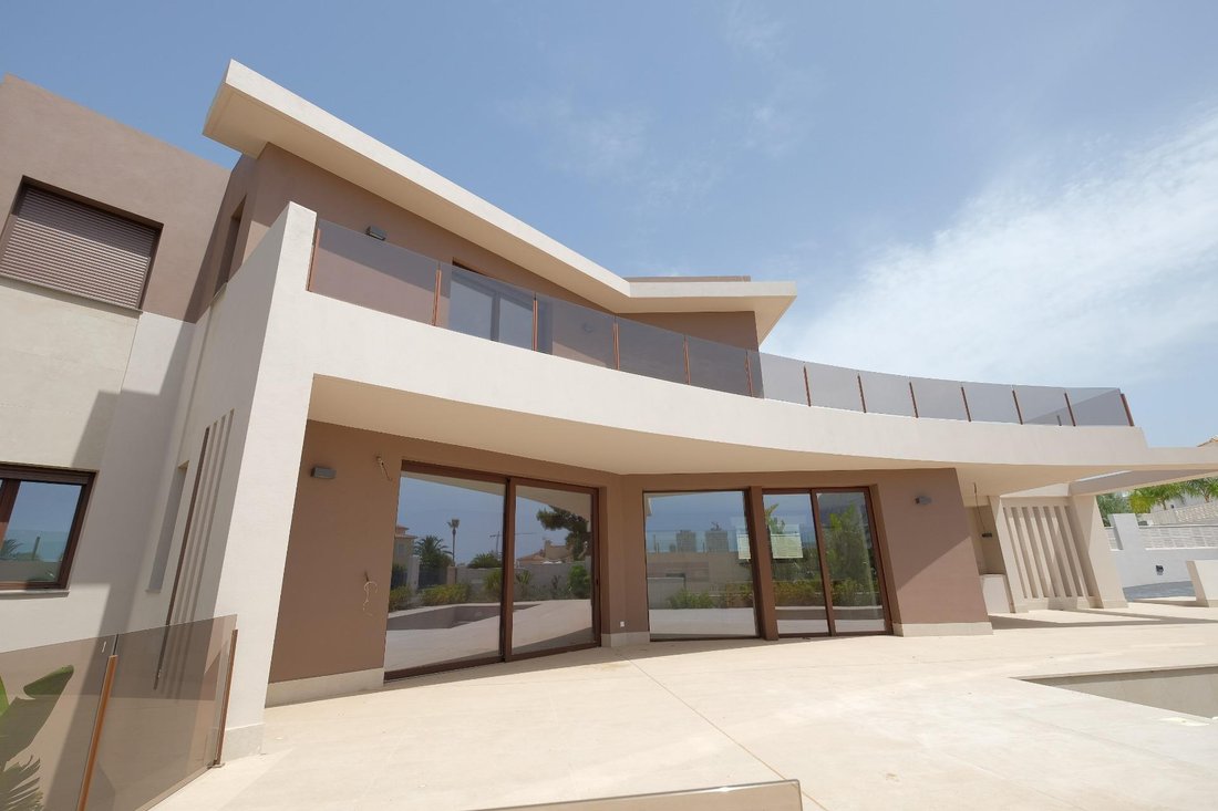 Villa in Calp / Calpe, Valencian Community, Spain 3 - 18440928