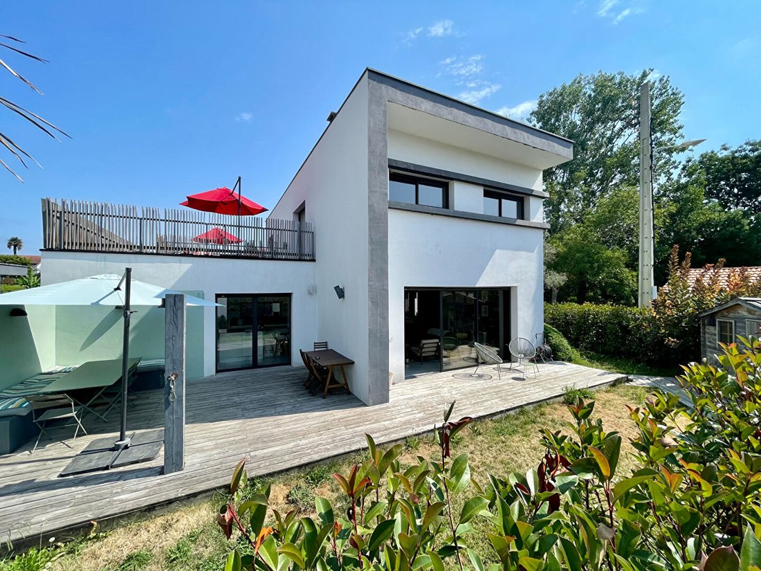 Villa in Bayonne, Nouvelle-Aquitaine, France 1 - 18438360